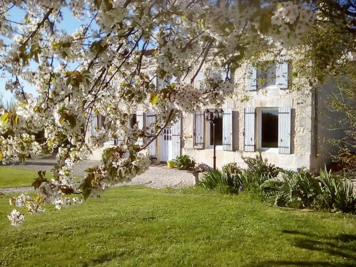 Maison Lavande Bed and Breakfast Saint-Jean-dʼAngély Buitenkant foto